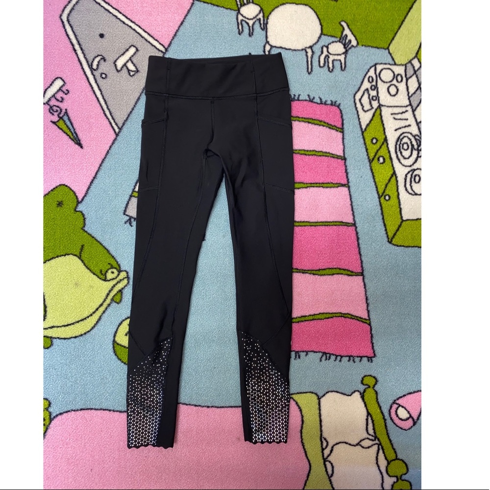 black lululemon leggings